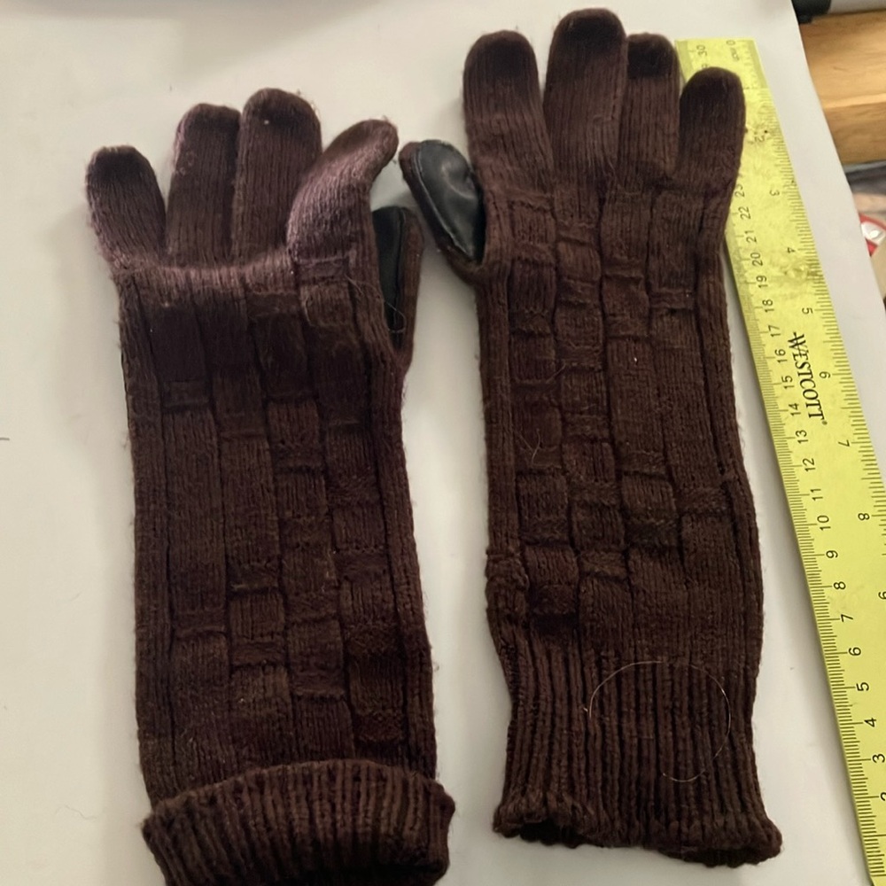 FINAL MARKDOWN Ladies Aris gloves one size